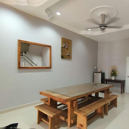 Homestay Roma Suite Куала-Тренгану Экстерьер фото
