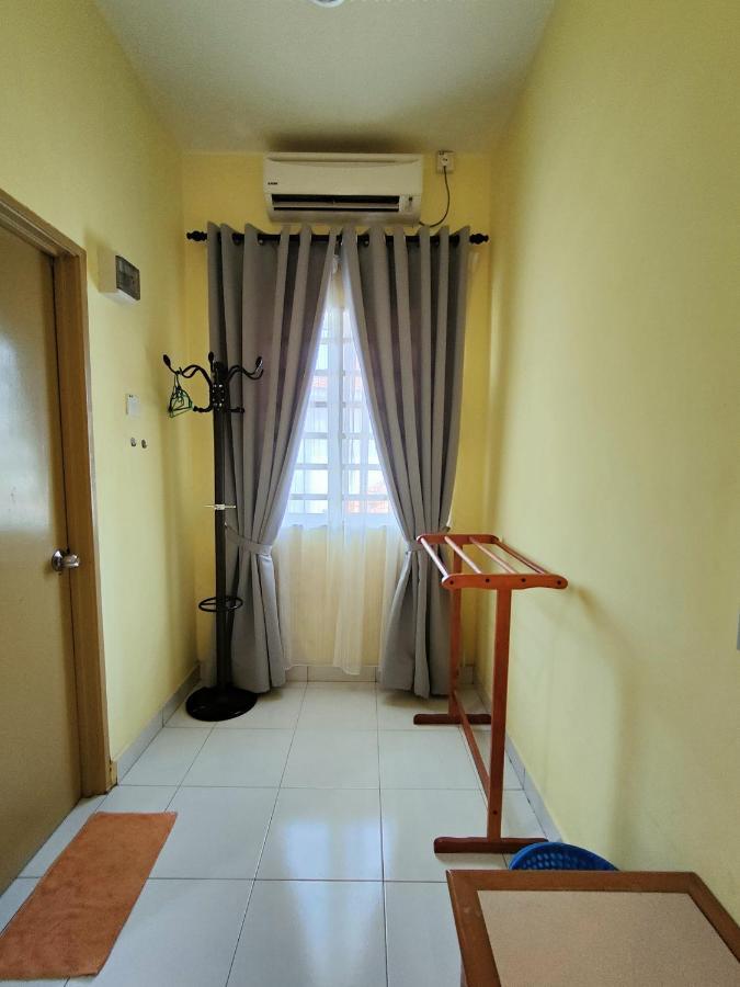 Homestay Roma Suite Куала-Тренгану Экстерьер фото